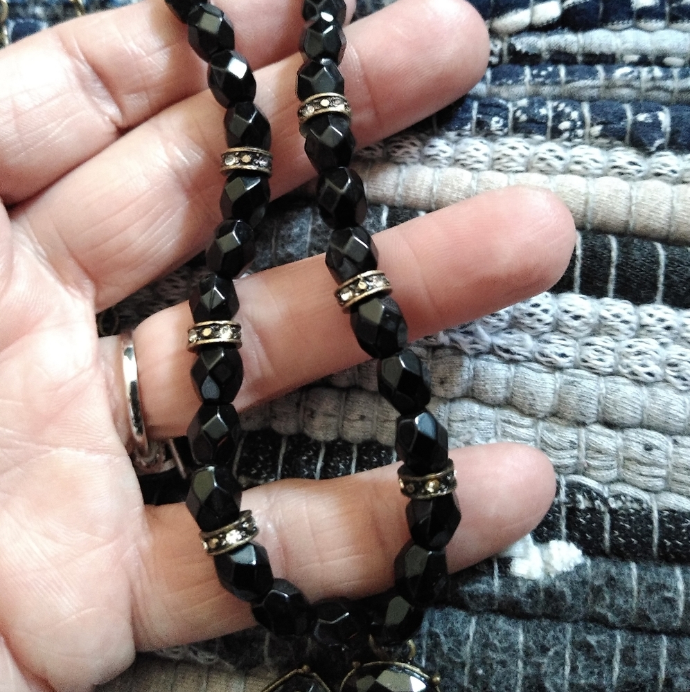 Vintage Brass and Black Beaded Pendant Necklace - Picture 6 of 15